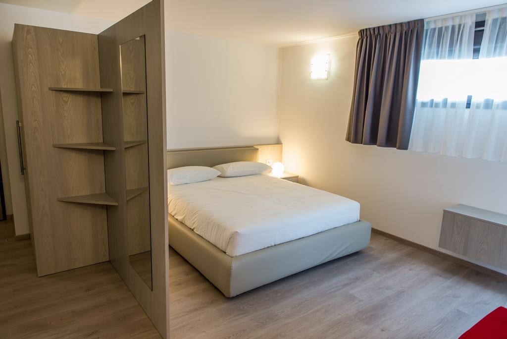 דירות ורנה Residenza Luigina חדר תמונה